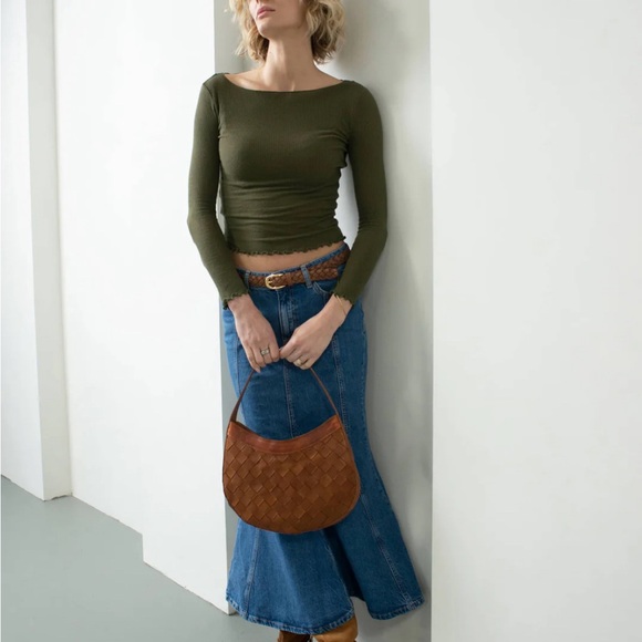 BRAVE - women’s Ava Vachetta Tan luxe leather shoulder bag hand woven - Picture 4 of 10